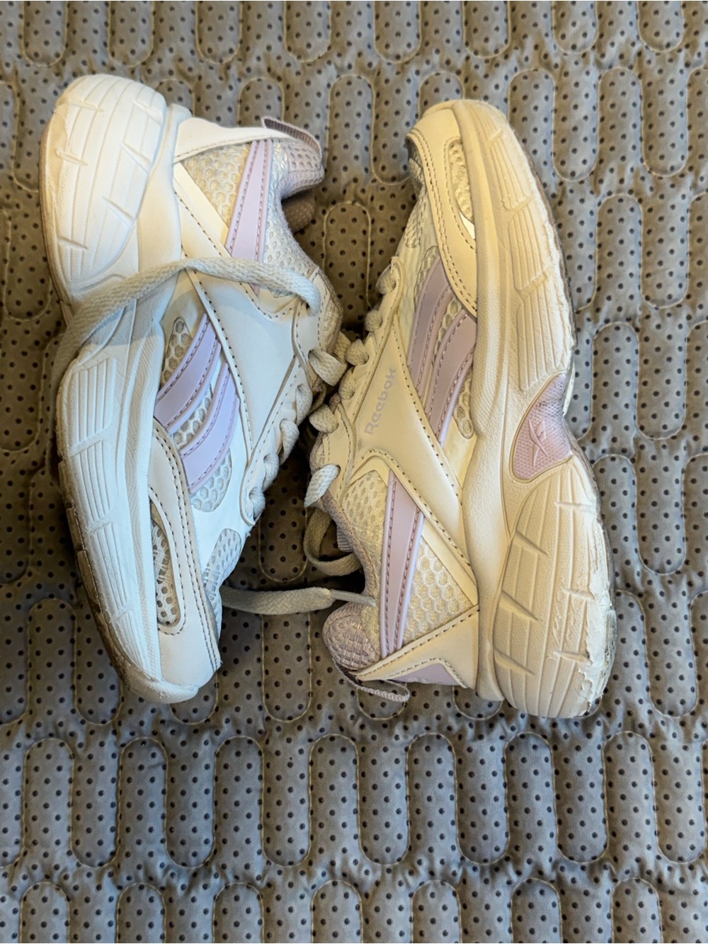 Reebok kid’s Chunky Sneaker in White and Lavender Accent - Picture 3 of 10